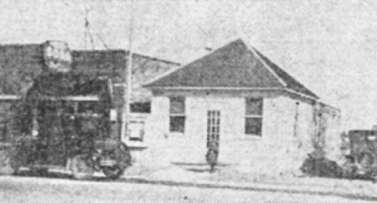 The first city hall Located on Mack Avenue near Vernier Road in the 1920's image