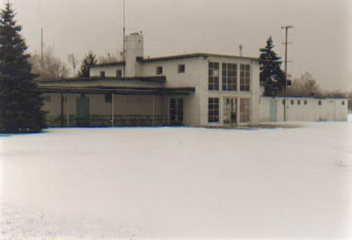 Lake Front Park Bath House Area c. 1987